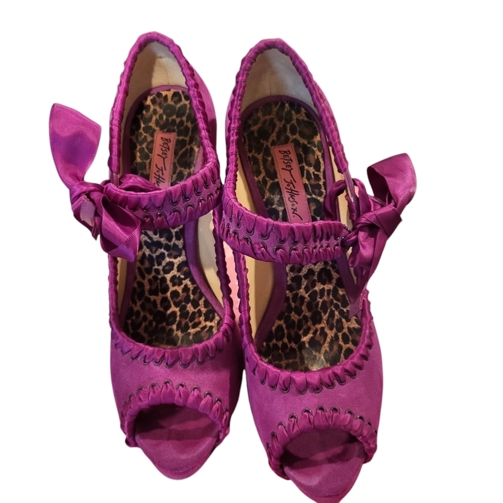 Betsey Johnson Calandria Fuchsia Purple Suede Peeptoe Pumps Heels Size 7.5 - Picture 2 of 11